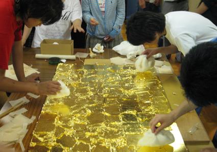 金箔貼りの様子No1