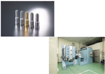 左の画像はコーティングを施した後の金属部品。右の画像は同社で稼働しているPVDコーティング装置