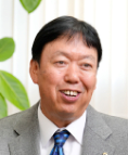 坂川社長写真HP._2png.png
