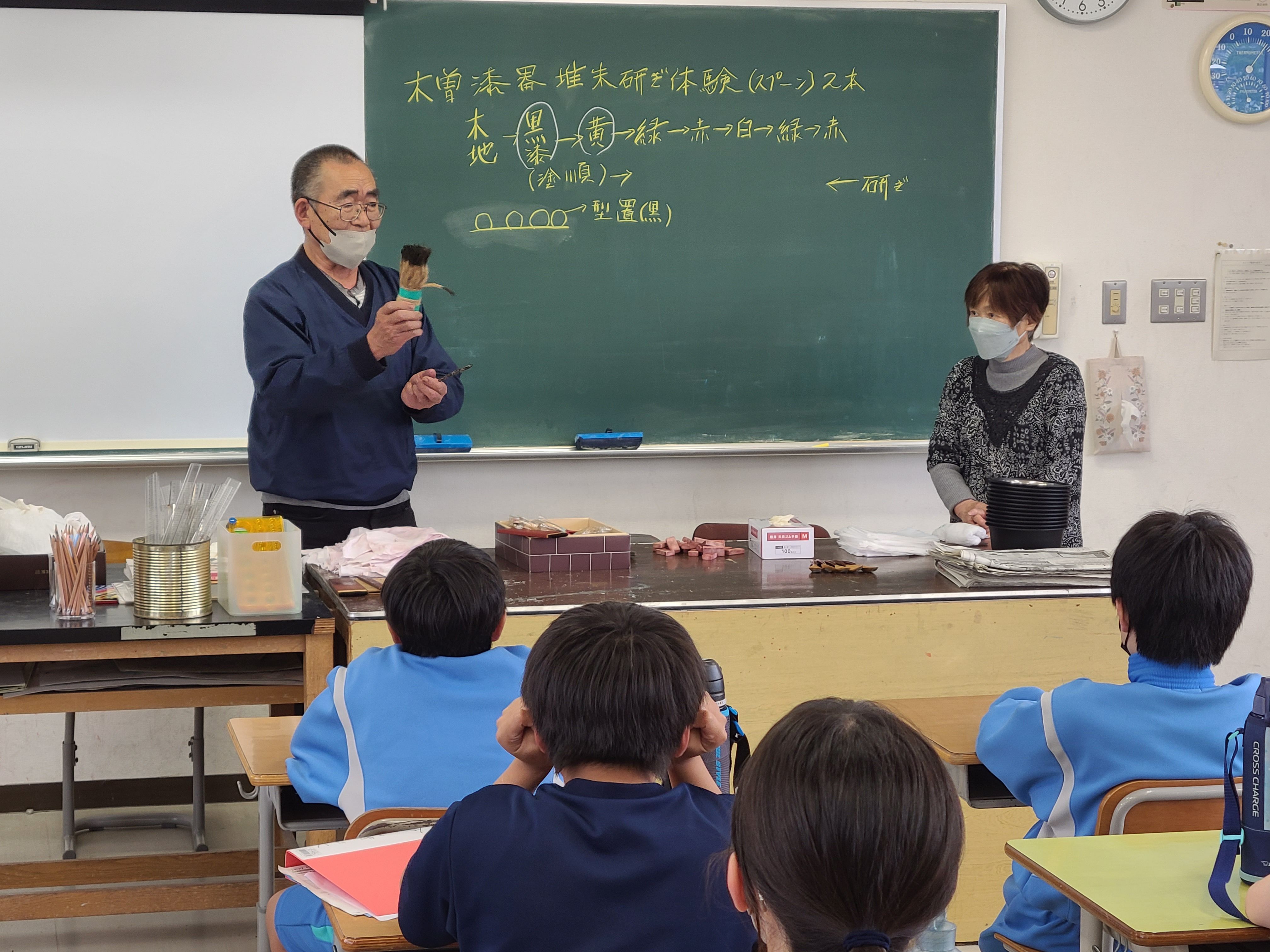 木曽漆器：漆磨きによる堆朱（ついしゅ）のスプーン作りの画像1