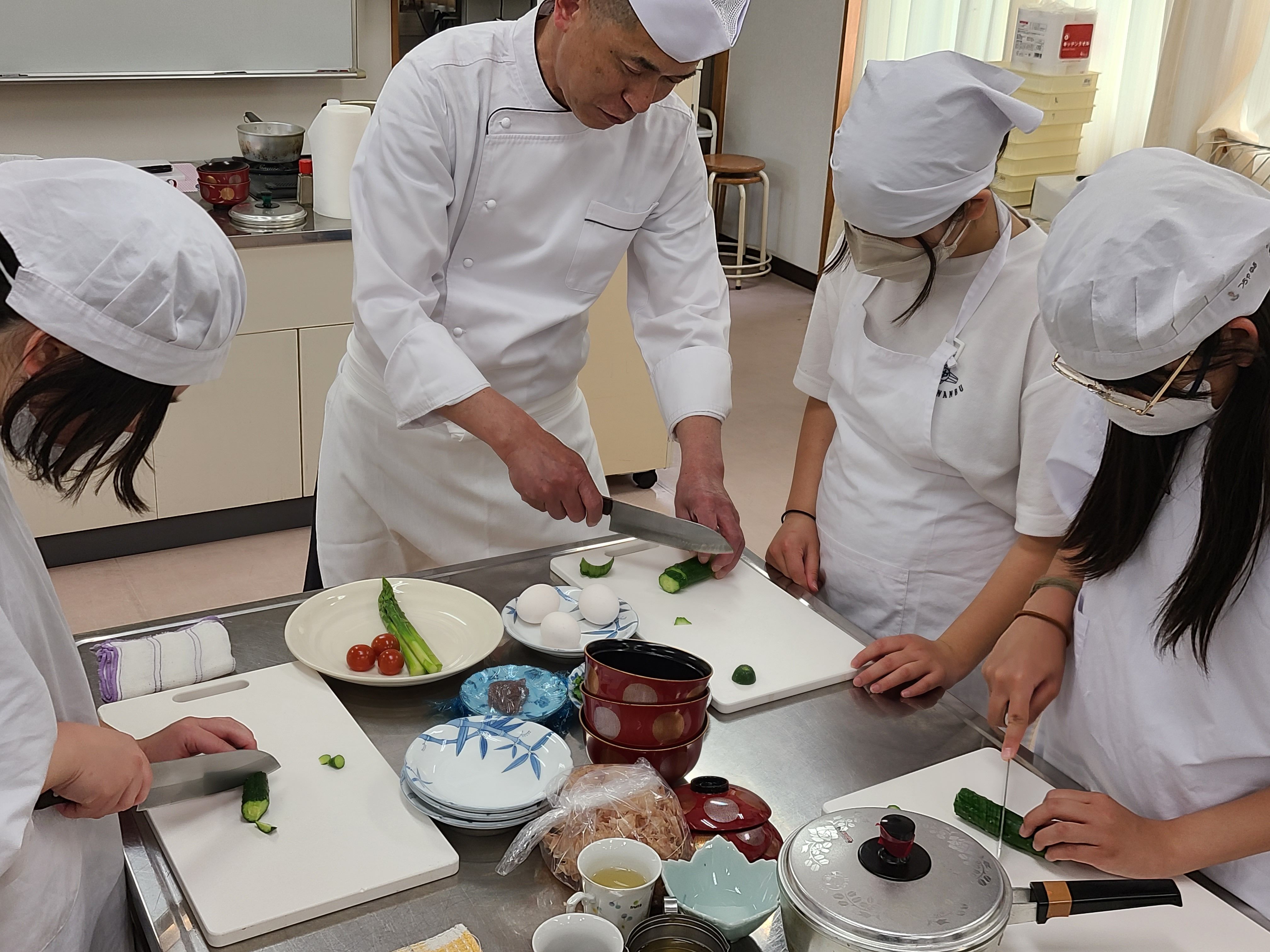 日本料理：初夏の信州野菜で酢の物・サラダづくりの画像1