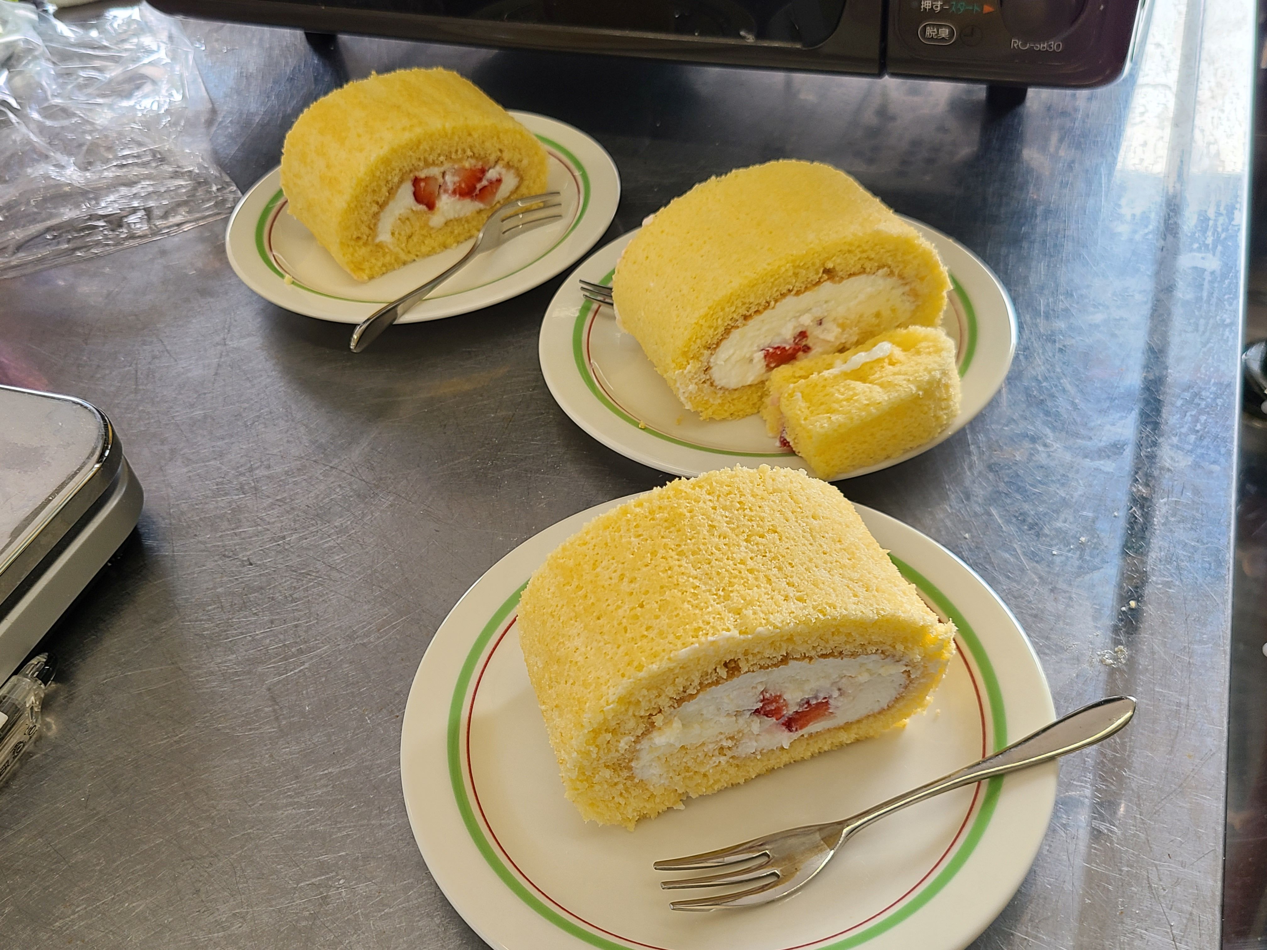 洋菓子製造：いちごのロールケーキ作り体験の画像2