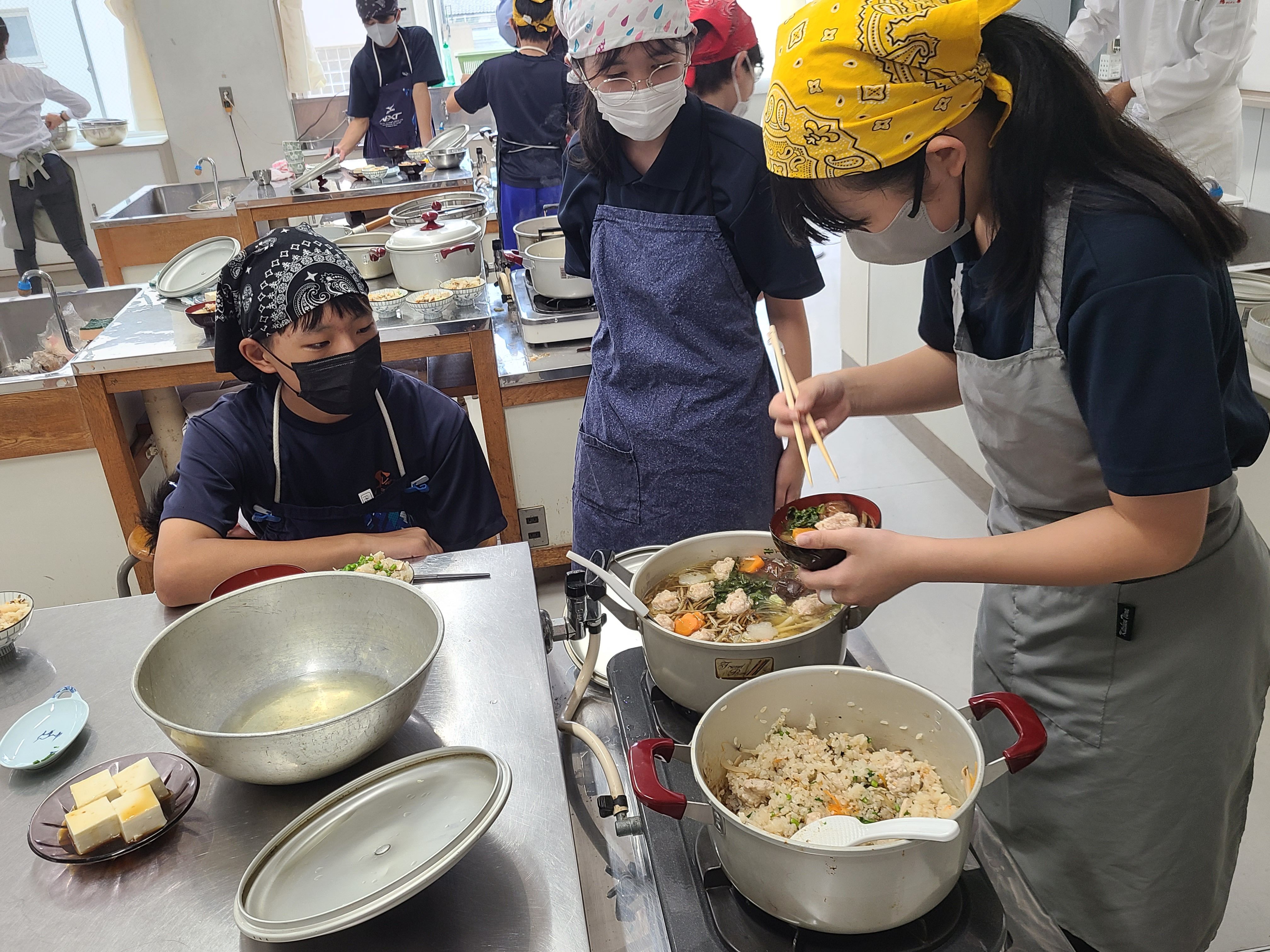 季節の吸鍋、きのこご飯作り講習風景1