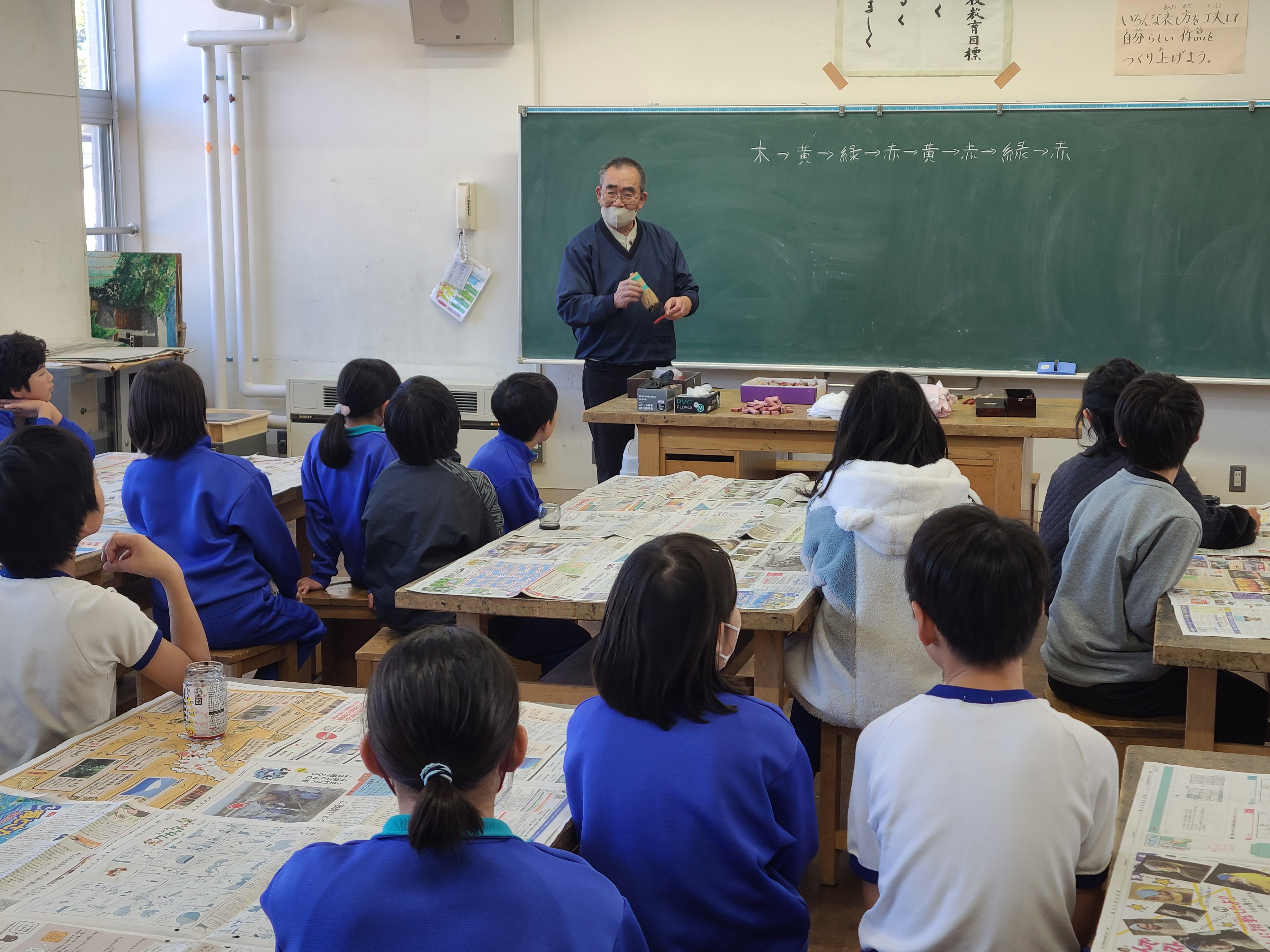 漆磨きによる堆朱（ついしゅ）のスプーン作りの様子1枚目