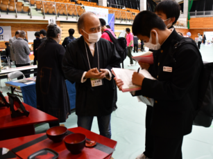 漆器職人ブースの画像です