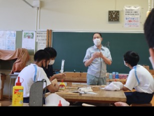 ペンスタンド制作体験の様子1