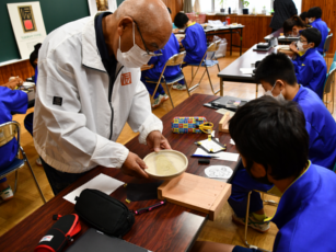 木彫刻体験の画像です