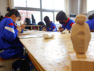 農民美術 こっぱ人形制作の様子2