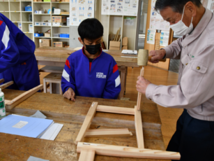 木製花台制作の様子1