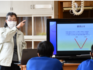 金属研磨体験の様子1