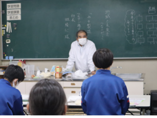 みそ造り体験の様子1