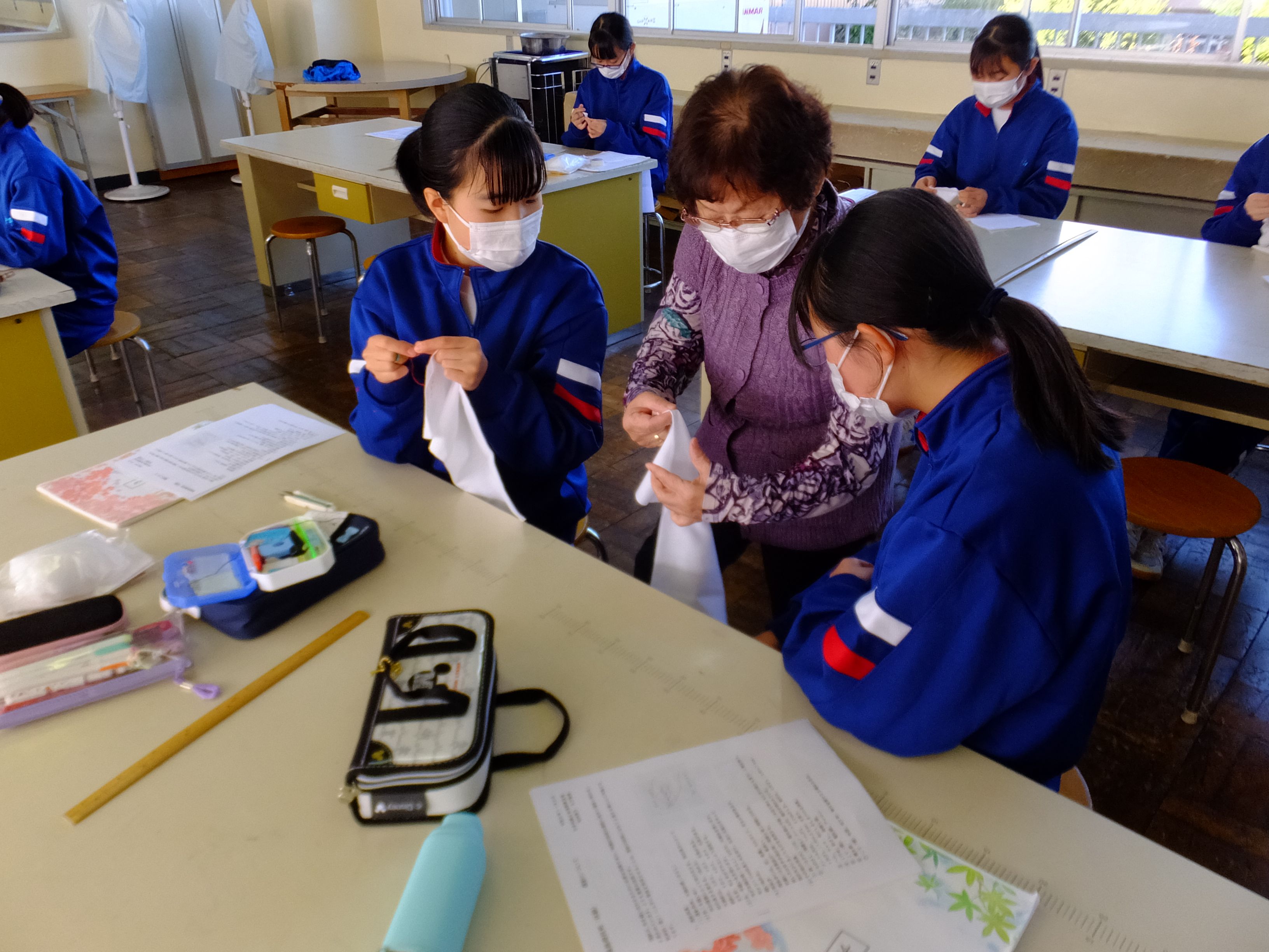 和裁体験の様子2