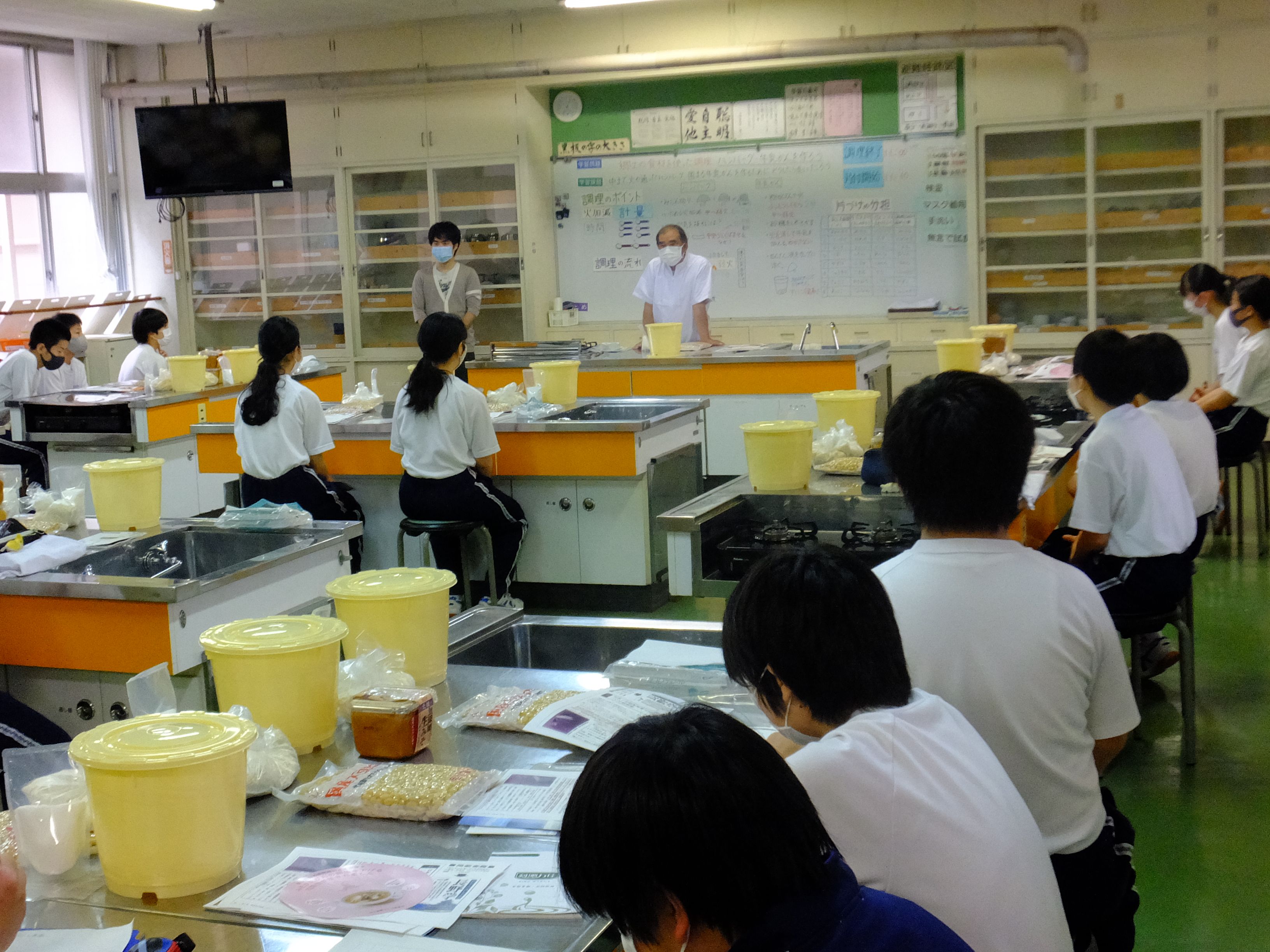 みそ造り体験の様子1