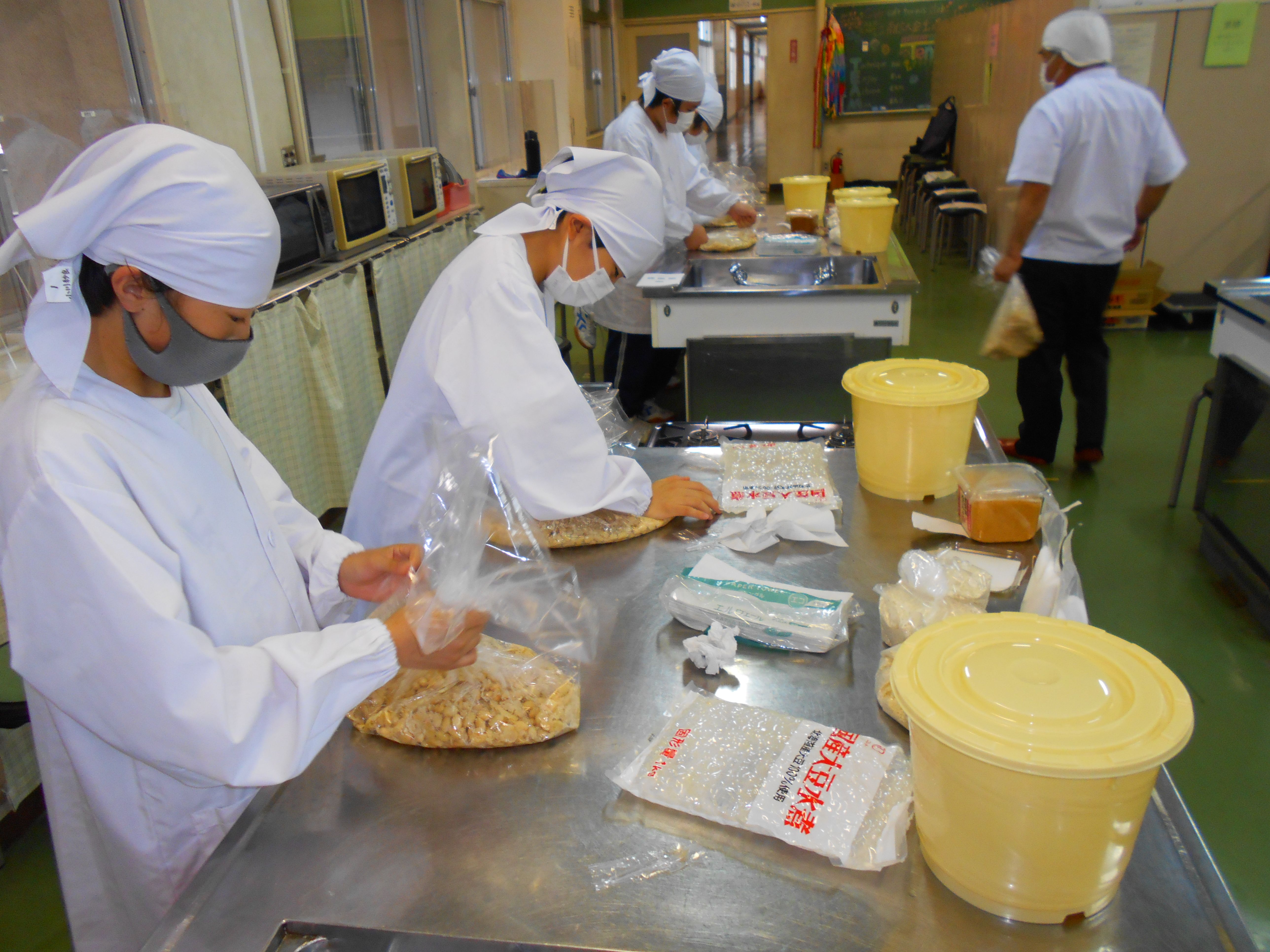 みそ造り体験の様子2